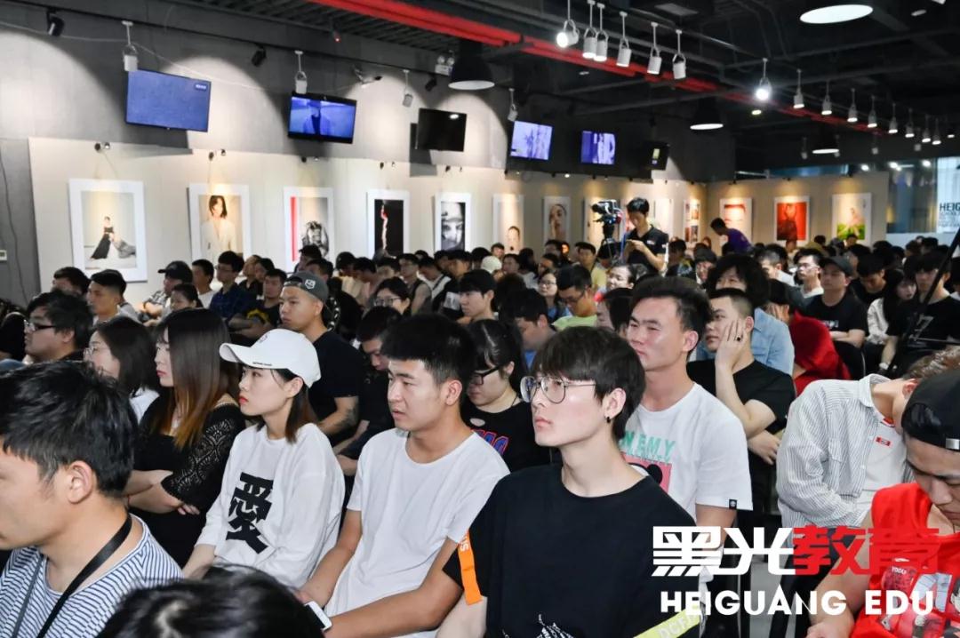 黑光教育邀请明基首席色彩专家白逸禾来校交流分享