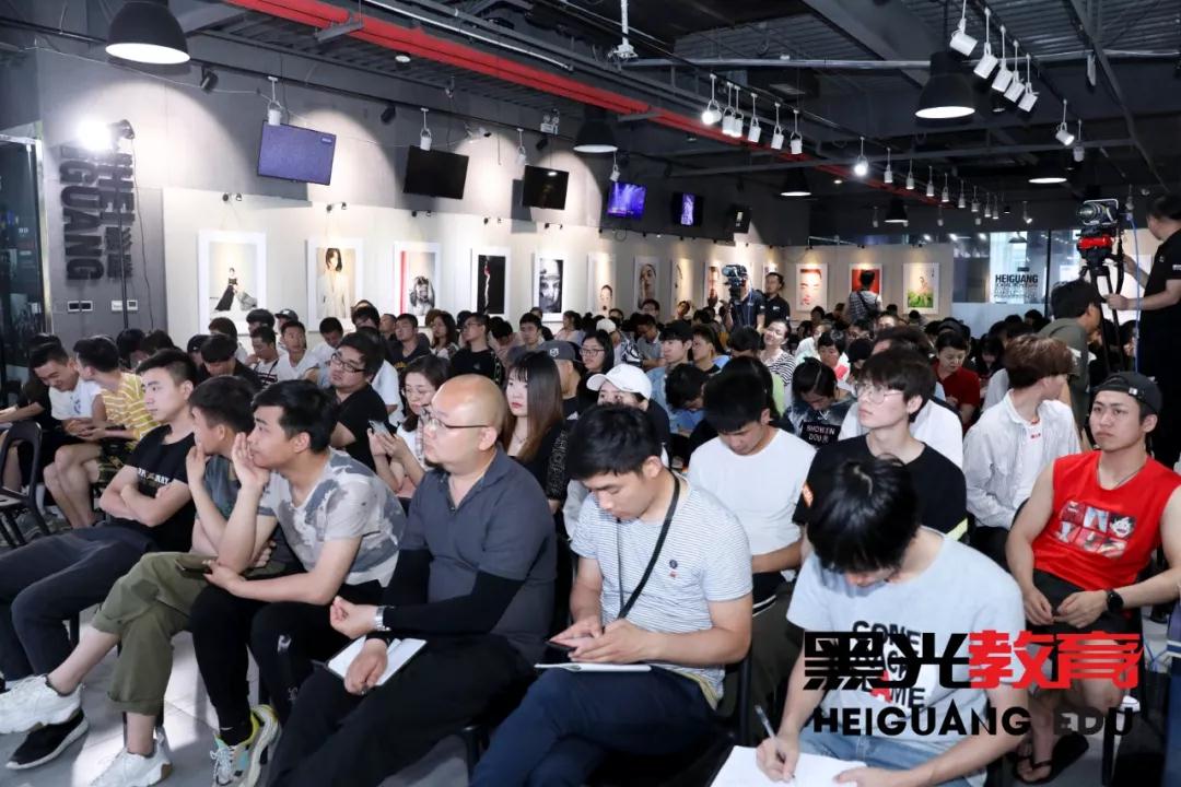 黑光教育邀请明基首席色彩专家白逸禾来校交流分享